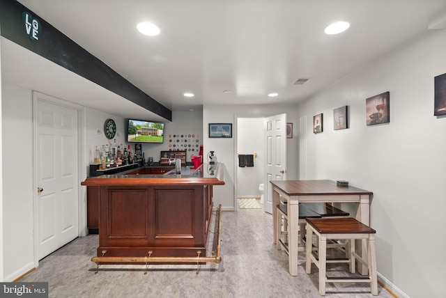 indoor dry bar with baseboards and recessed lighting