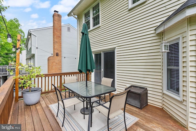 deck with outdoor dining space