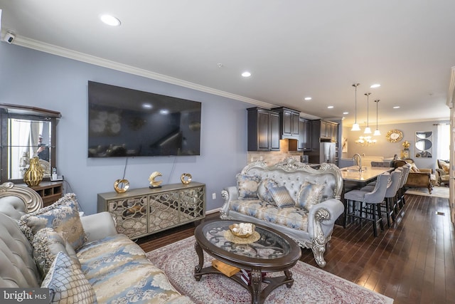 living area with crown molding, dark wood-style flooring, recessed lighting, baseboards, and a chandelier