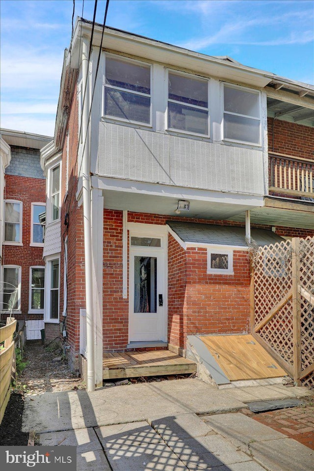 view of front facade with brick siding