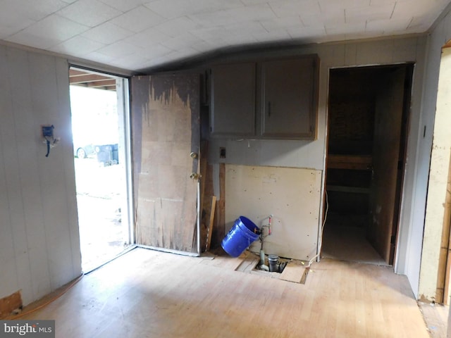 2615 Antietam Ave, Reading, PA 19606 - kitchen featuring light wood finished floors