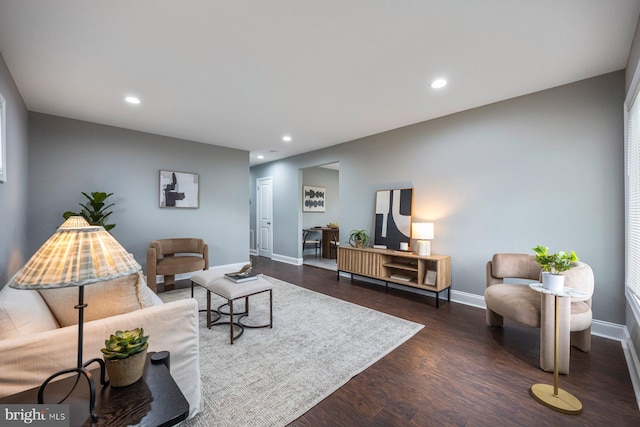 living room with baseboards, recessed lighting, and wood finished floors