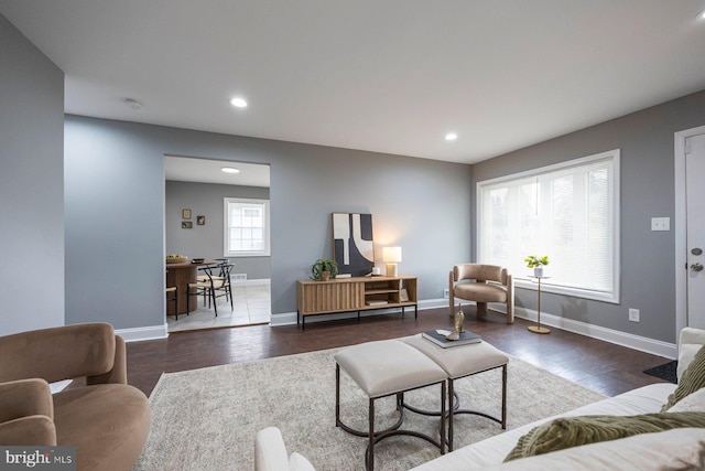 living area featuring dark wood-style floors, baseboards, and recessed lighting