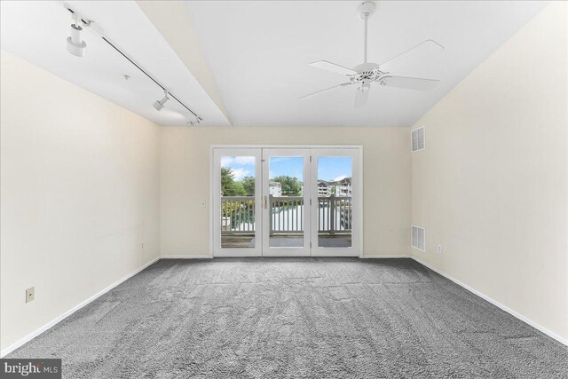 1707 Waters Edge Dr Unit 07, Newark, DE 19702 - unfurnished room with a ceiling fan, carpet flooring, baseboards, vaulted ceiling, and a water view