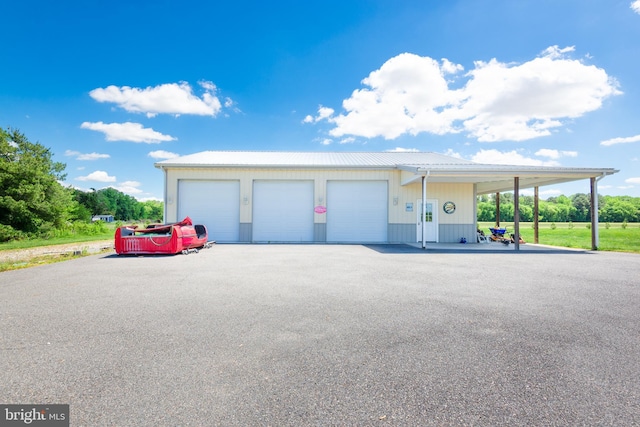 garage featuring a garage