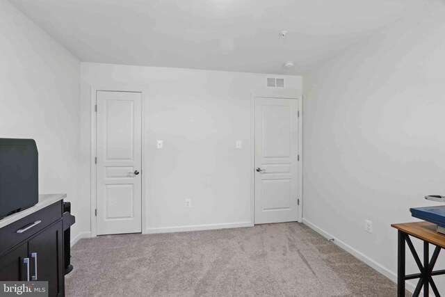 7571 Kindler Overlook Dr, Laurel, MD 20723 - unfurnished bedroom featuring light carpet and baseboards
