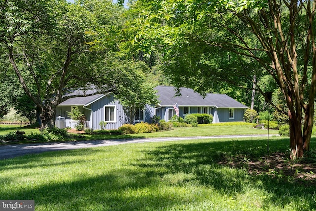 13928 Green Branch Dr, Phoenix, MD 21131 - ranch-style house with a front lawn