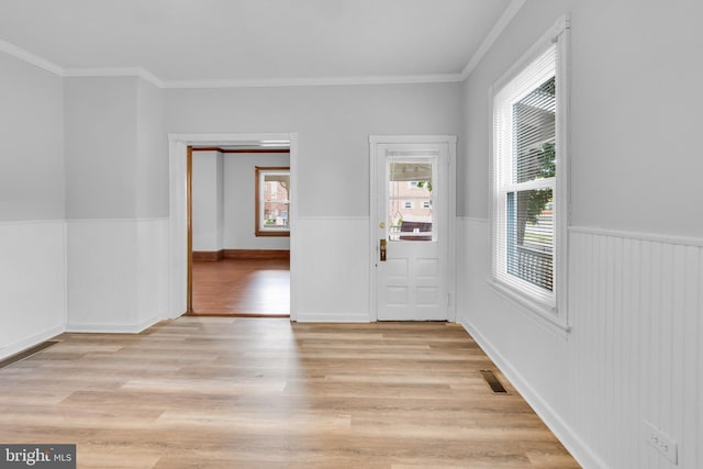 700 Strahle St, Philadelphia, PA 19111 - entrance foyer featuring wainscoting, light wood-type flooring, and crown molding