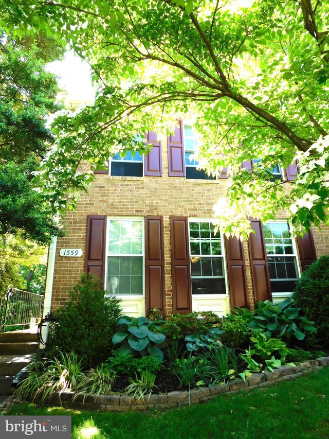 1559 Autumn Ridge Cir, Reston, VA 20194 - property entrance with brick siding