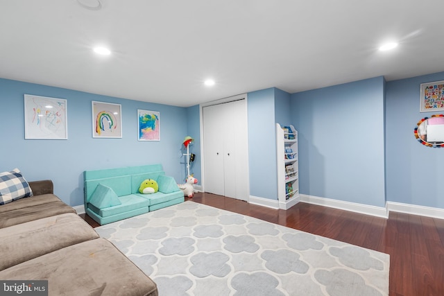 106 Debaran Ln, Bryn Mawr, PA 19010 - living room featuring baseboards, recessed lighting, and wood finished floors