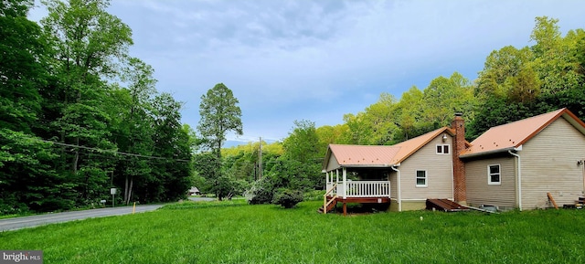 view of green lawn