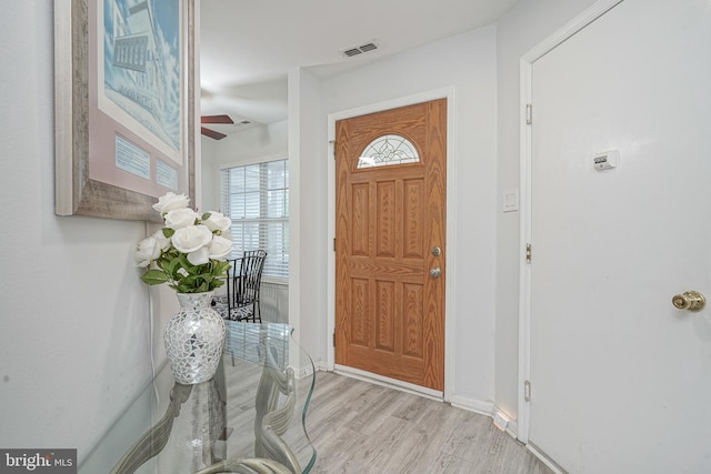 foyer featuring light wood finished floors, a ceiling fan, and baseboards