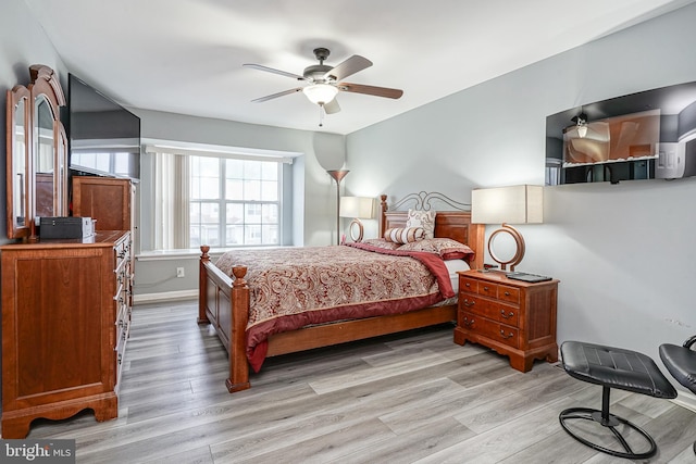 bedroom featuring light wood finished floors and ceiling fan