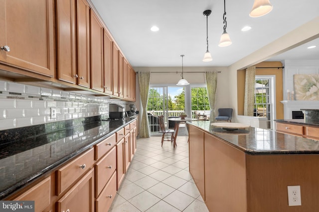 217 Liberty Trail Ct W, Fountainville, PA 18923 - kitchen with tasteful backsplash, light tile patterned floors, a kitchen island, recessed lighting, and decorative light fixtures