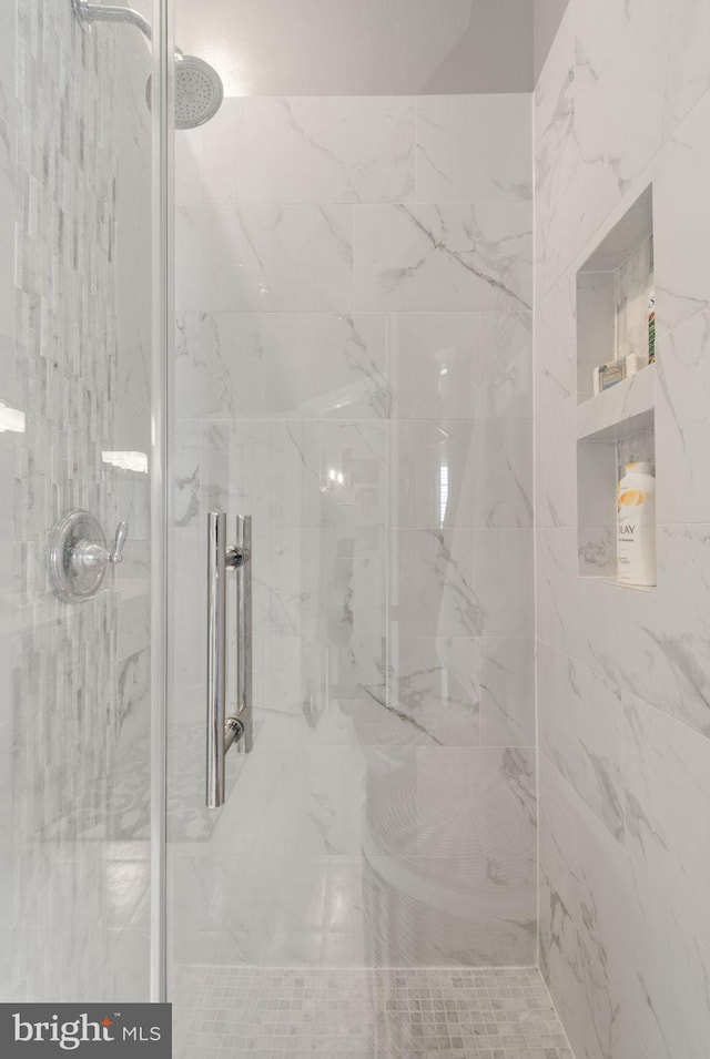 336 Deerpath Ave SW, Leesburg, VA 20175 - full bath with a marble finish shower