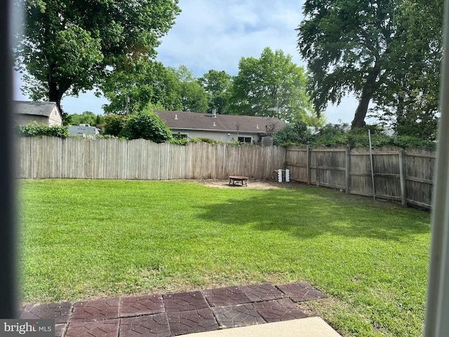 146 Diminish Dr, Newark, DE 19713 - view of yard with a fire pit