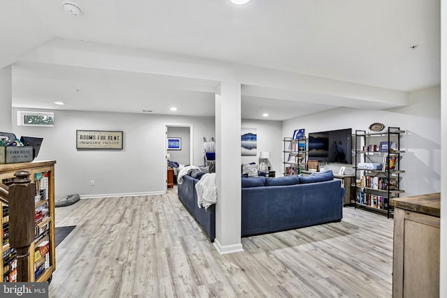 living area with light wood-type flooring, recessed lighting, and baseboards