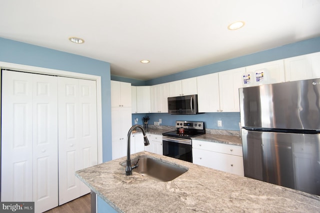 4906 Timbermarsh Ln, Woolford, MD 21677 - kitchen featuring appliances with stainless steel finishes, a sink, light wood-style flooring, white cabinets, and recessed lighting