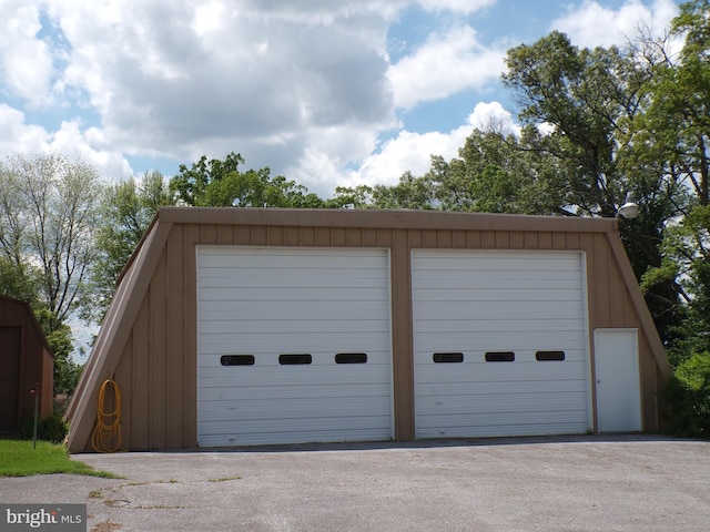 2713 Rowe Rd, New Windsor, MD 21776 - view of detached garage