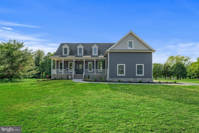 view of front of home featuring covered porch and a front lawn