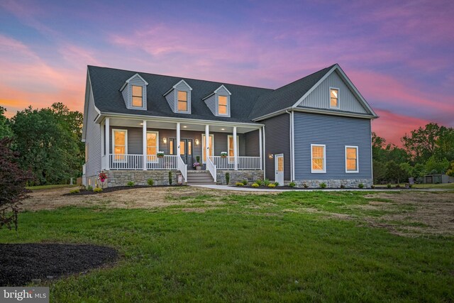 view of front of house featuring a porch and a front lawn