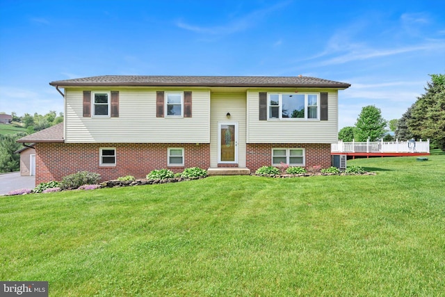 191 Meadow Dr, Mohrsville, PA 19541 - bi-level home with a front lawn and brick siding