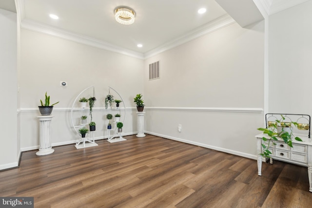 25488 Crossfield Dr, Chantilly, VA 20152 - misc room featuring wood finished floors, ornamental molding, baseboards, and recessed lighting