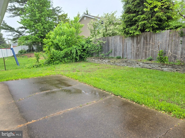 view of yard featuring a patio