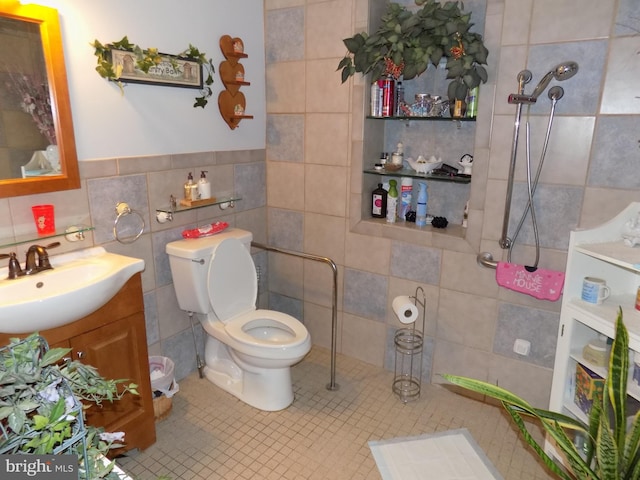 191 W 8th St, Pennsburg, PA 18073 - bathroom featuring vanity, tile walls, tiled shower, and toilet