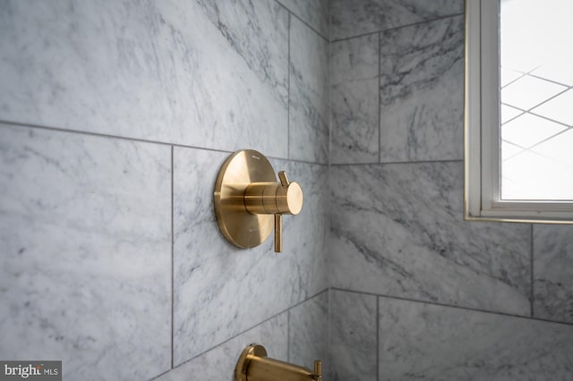 3902 Biddison Ln, Baltimore, MD 21206 - bathroom view