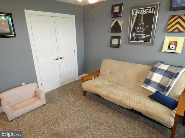 living room with carpet and ceiling fan