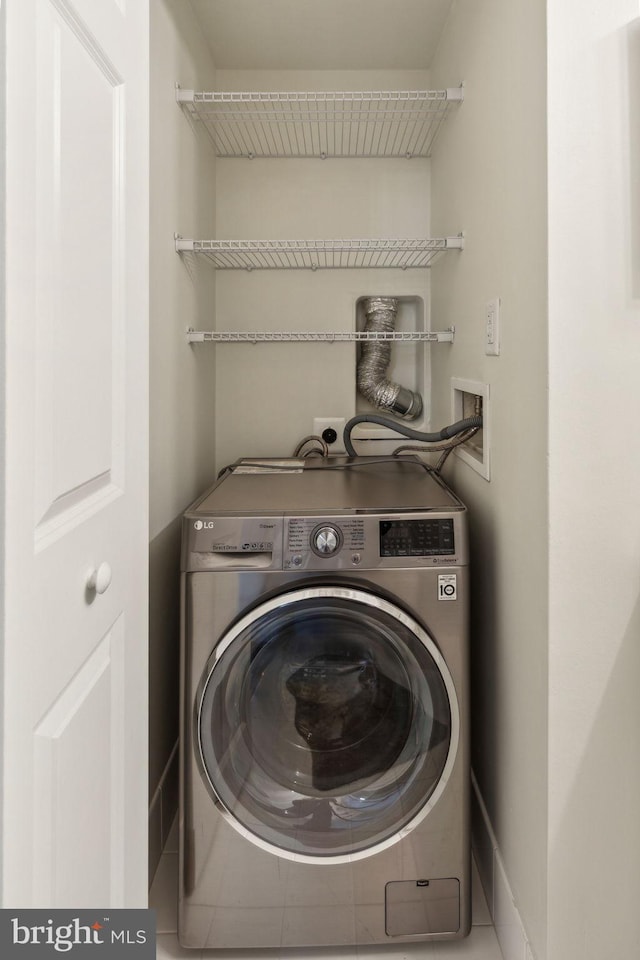 laundry area featuring washer / clothes dryer