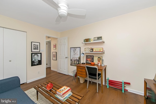 2706 Wimbledon Way, Blackwood, NJ 08012 - living room with wood finished floors, a ceiling fan, and baseboards