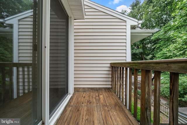 6028 Chestnut Hollow Ct, Centreville, VA 20121 - view of wooden terrace