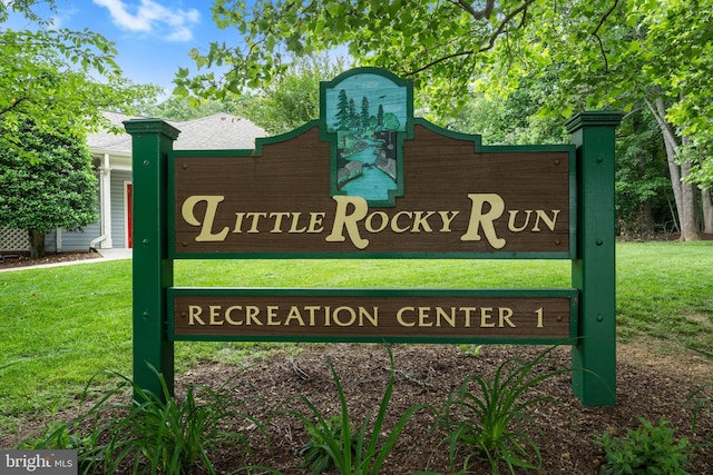 6028 Chestnut Hollow Ct, Centreville, VA 20121 - community sign with a lawn