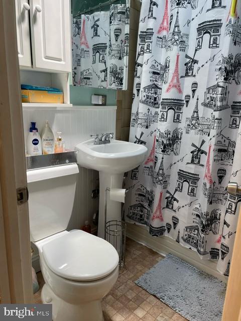 3339 Ashville St, Philadelphia, PA 19136 - bathroom featuring a shower with shower curtain and toilet