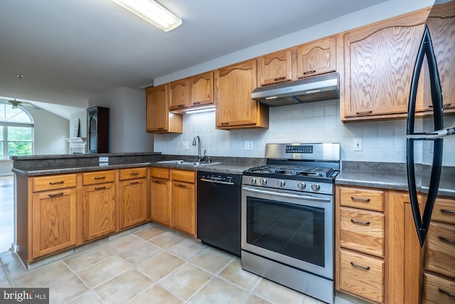 kitchen featuring black appliances, under cabinet range hood, a sink, dark countertops, and tasteful backsplash