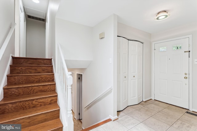 entrance foyer featuring light tile patterned flooring and baseboards