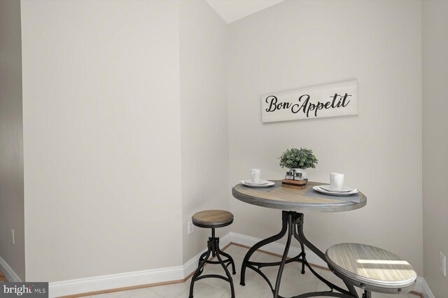 1252 Harbor Island Walk, Baltimore, MD 21230 - dining space featuring baseboards