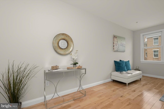 1252 Harbor Island Walk, Baltimore, MD 21230 - sitting room with wood finished floors and baseboards