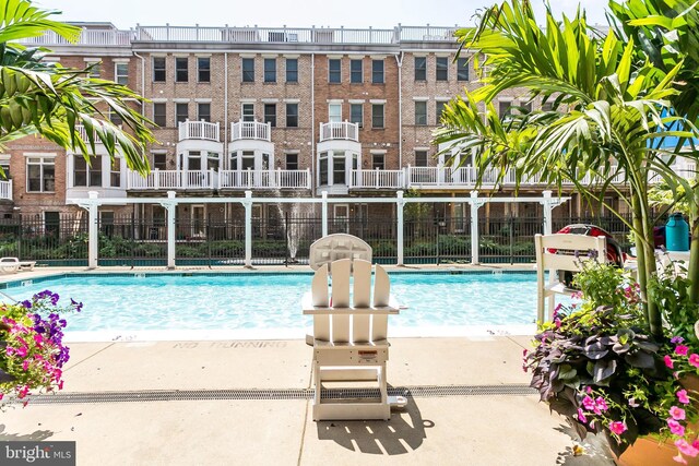 1252 Harbor Island Walk, Baltimore, MD 21230 - community pool featuring fence
