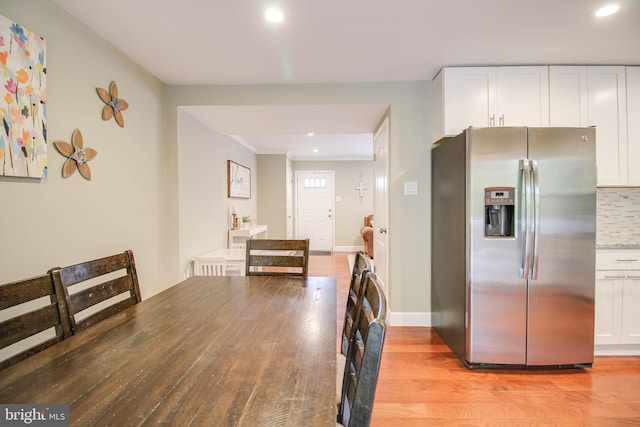 dining room with recessed lighting, light wood-style floors, and baseboards