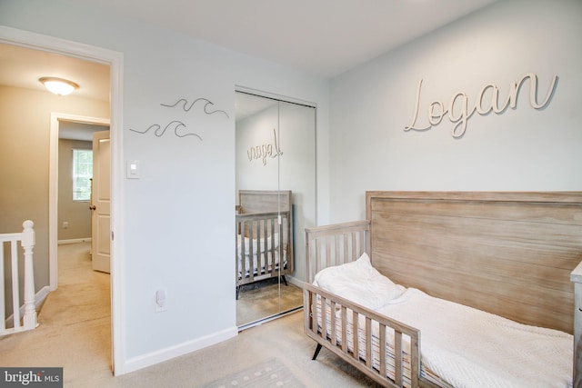 bedroom featuring a closet, baseboards, and carpet flooring