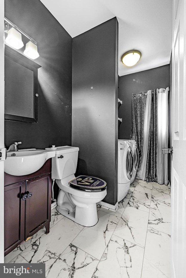 28 Chatham Ct, Dover, DE 19901 - full bath featuring independent washer and dryer, marble look tile flooring, toilet, and vanity