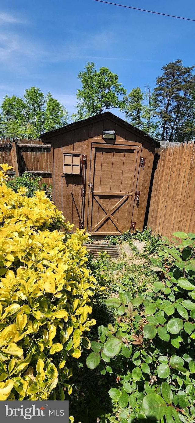 9422 Windpine Rd Unit 9422, Baltimore, MD 21220 - view of shed with fence