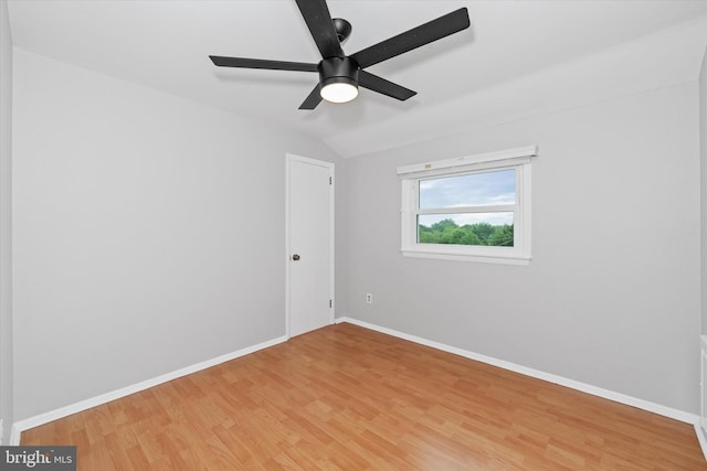 2518 Reynolds Ave, Claymont, DE 19703 - spare room with light wood-style flooring, baseboards, lofted ceiling, and a ceiling fan