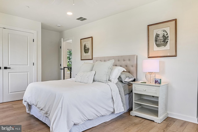 bedroom featuring light wood-style floors, baseboards, and recessed lighting
