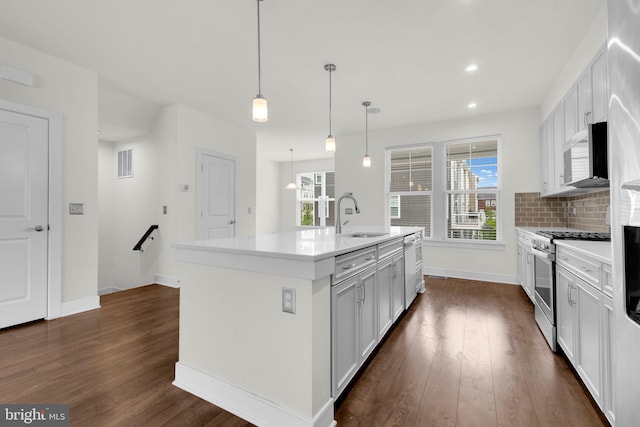 1552 Meadowlark Glen Rd, Dumfries, VA 22026 - kitchen featuring stainless steel appliances, a sink, dark wood-style flooring, healthy amount of natural light, and recessed lighting