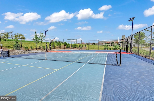 1552 Meadowlark Glen Rd, Dumfries, VA 22026 - view of tennis court featuring community basketball court and fence