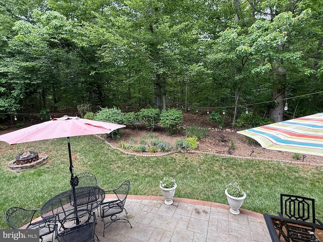 5280 Gunston Hall Dr, Woodbridge, VA 22193 - view of green lawn featuring a patio and outdoor dining space